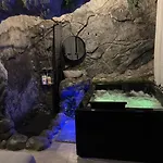 La Grotte Immersion Complete Avec Jacuzzi 尼姆