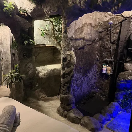 La Grotte Immersion Complete Avec Jacuzzi * Nîmes