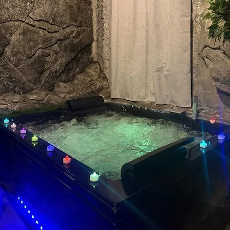 La Grotte Immersion Complete Avec Jacuzzi דירה נים