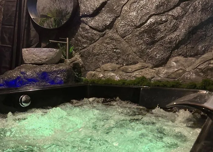 La Grotte Immersion Complete Avec Jacuzzi Apartment Nîmes