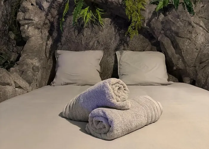 La Grotte Immersion Complete Avec Jacuzzi Apartment