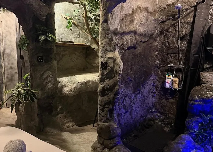 La Grotte Immersion Complete Avec Jacuzzi * Nîmes