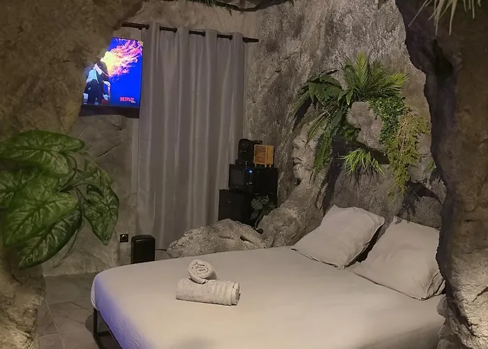 La Grotte Immersion Complete Avec Jacuzzi Apartment Nîmes